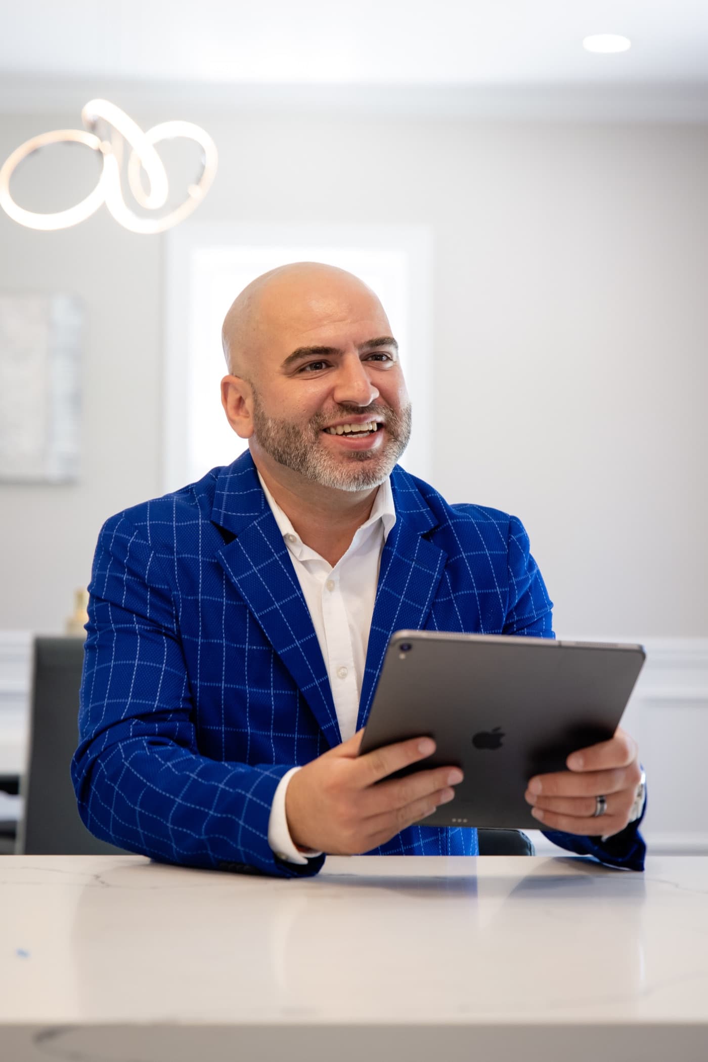 Paulo Pereira, Listing Specialist, in conversation during a seller consultation